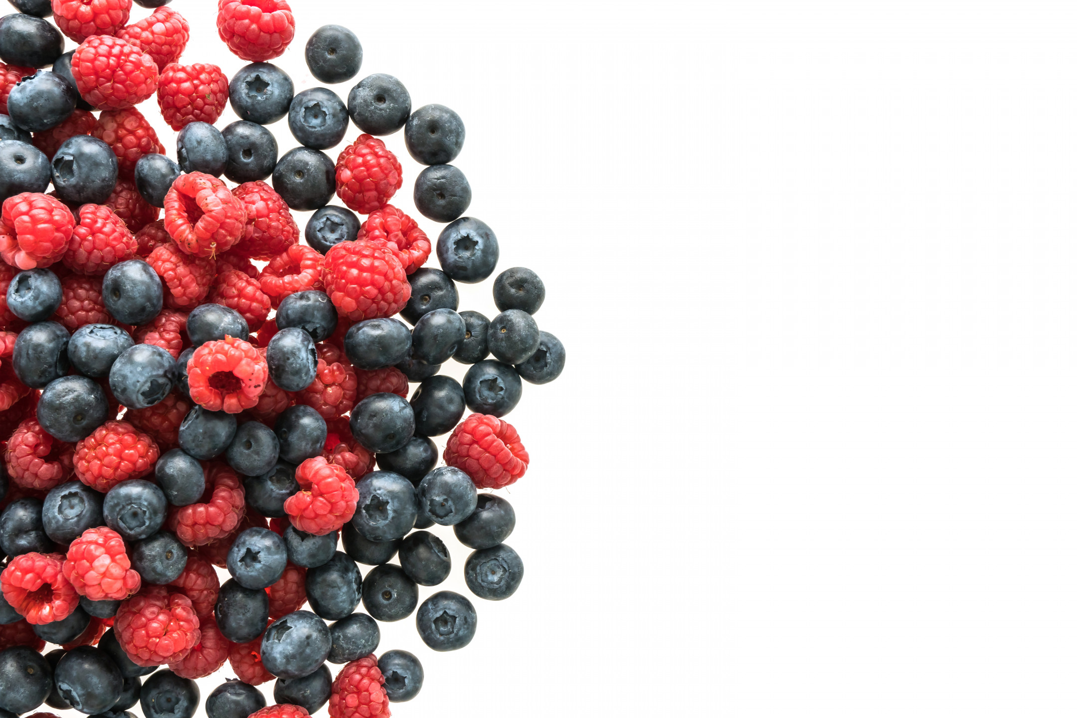 Ягоды. Клубника малина ягода. Черника ежевика. To many berries. Морские ягоды.